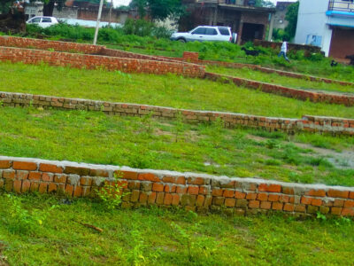 Plot for sale in Luckonw