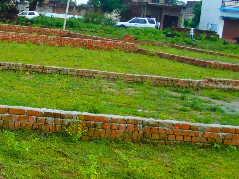 Plot for sale in Luckonw