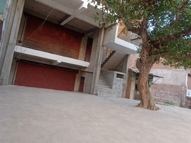 Prime Commercial Space 1500 Sq Ft Showroom/Hall Available on Rent – 80 Ft Road, Lalpur chauraha gallamandi naubasta Kanpur